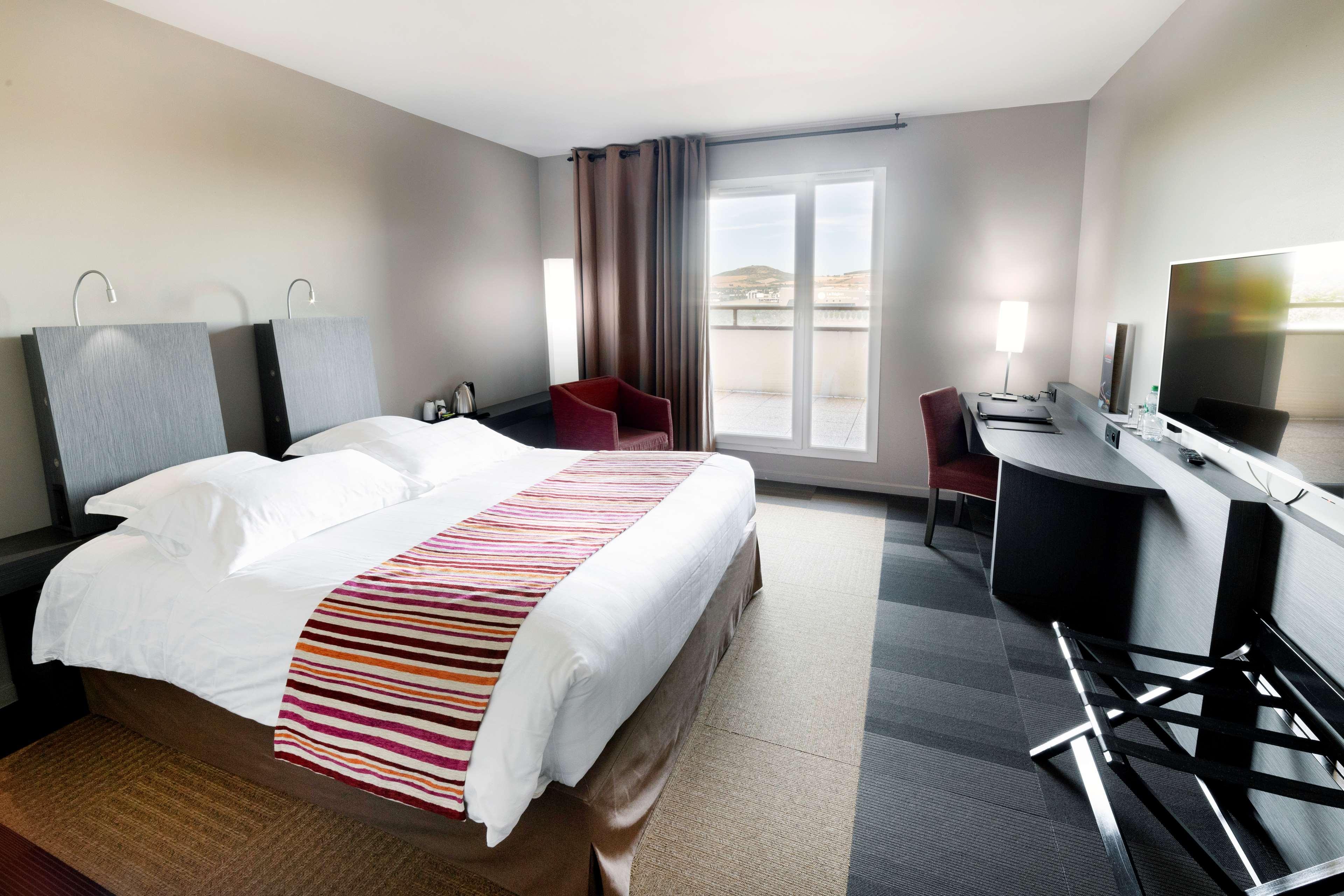 Best Western Plus Hotel Gergovie Perignat-les-Sarlieve Exterior photo